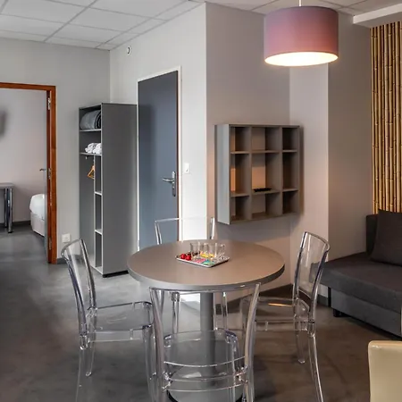 Smart Republique شقة فندقية 3*