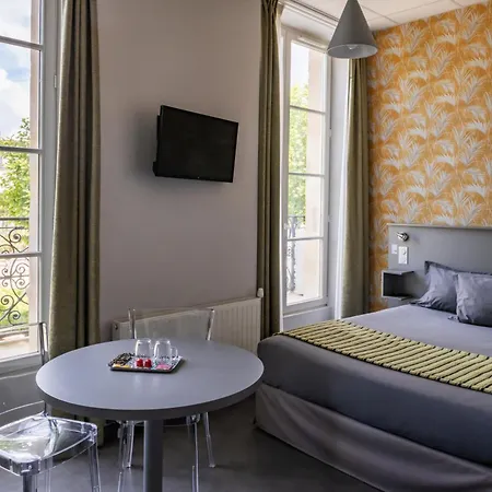 Smart République Apartahotel 3*