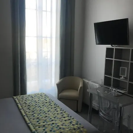 Apartahotel Smart République 3*