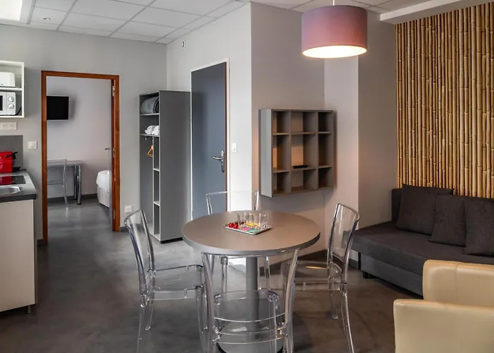 Smart Republique Aparthotel 3*