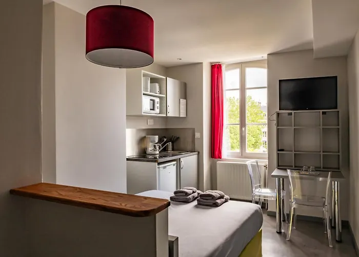 Aparthotel Smart Republique 3*