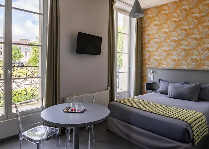 Smart Republique Aparthotel 3*