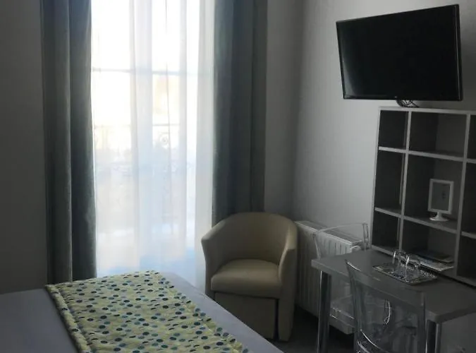 Aparthotel Smart Republique 3*