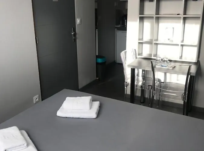 Smart Republique Aparthotel 3*
